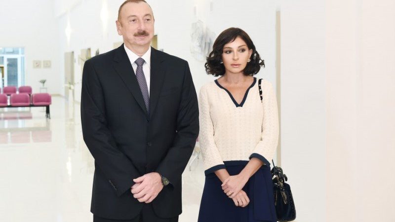 Prezident və xanımı nekroloq imzaladı