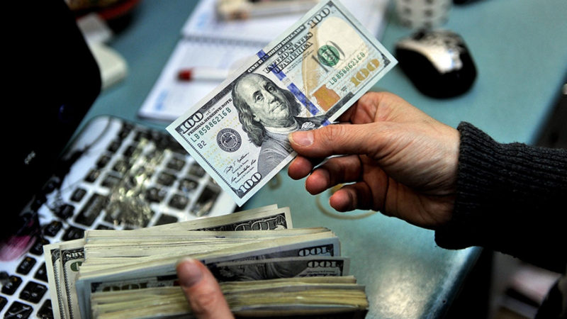 ABŞ dolları yığanlara pis xəbər – Dollar ucuzlaşacaq