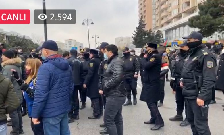 “Bir vəzifəli gedəndə yolu saatlarla bağlayırsınız” -ŞƏHİD anaları yolu bağladı/VİDEO