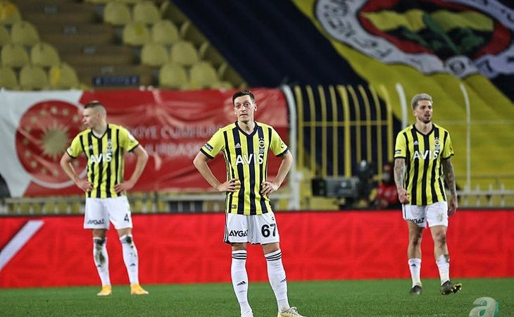 ŞOK: “Fənərbağça” 4 futbolçusu ilə yollarını ayırır