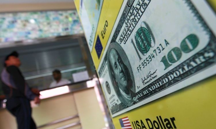 Azərbaycan əhalisi fevralda nağd dollar alışını kəskin azaldıb