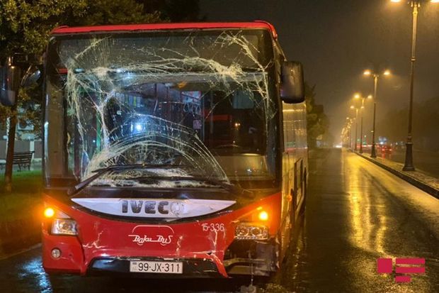 “Bakubus” MMC-yə məxsus avtobuslar qəzaya uğrayıb – FOTO