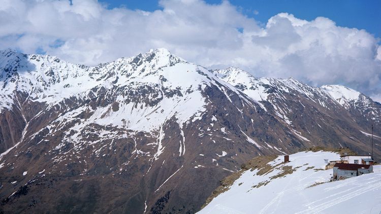 Bir həftədən çox itkin düşən alpinistlərin cəsədləri Elbrusda tapılıb