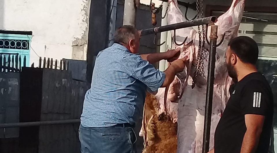 Bakıda qanunsuz heyvan kəsimi məntəqəsi fəaliyyət göstərir – AQTA buna niyə göz yumur? (VİDEO)