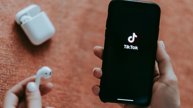 “Tik-Tok” yeddi milyondan çox istifadəçinin hesabını bağladı