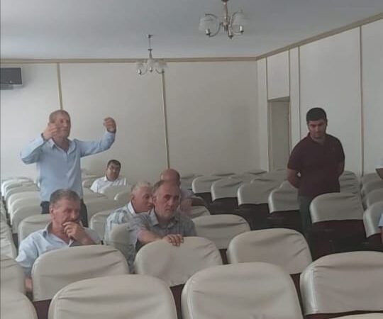 Göyçay icra başçısı su aksiyası keçirən Çaxırlı sakinlərini qəbul etdi-FOTOLAR