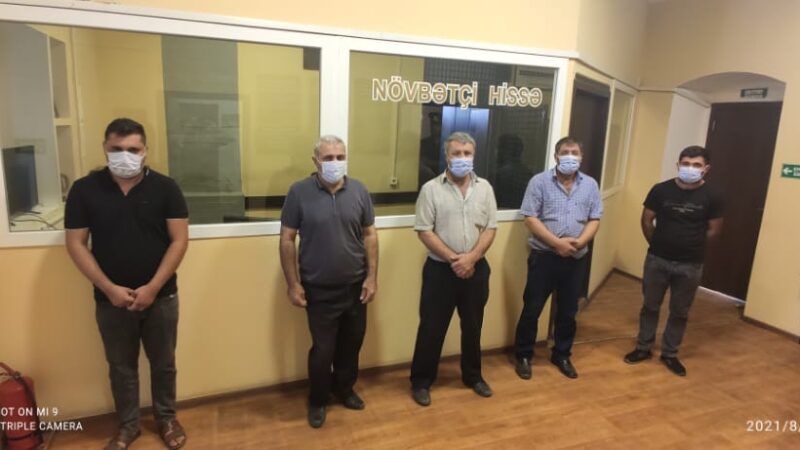 Postlarından kənar yolarla keçməyə cəhd etdilər-Polis Saxladı