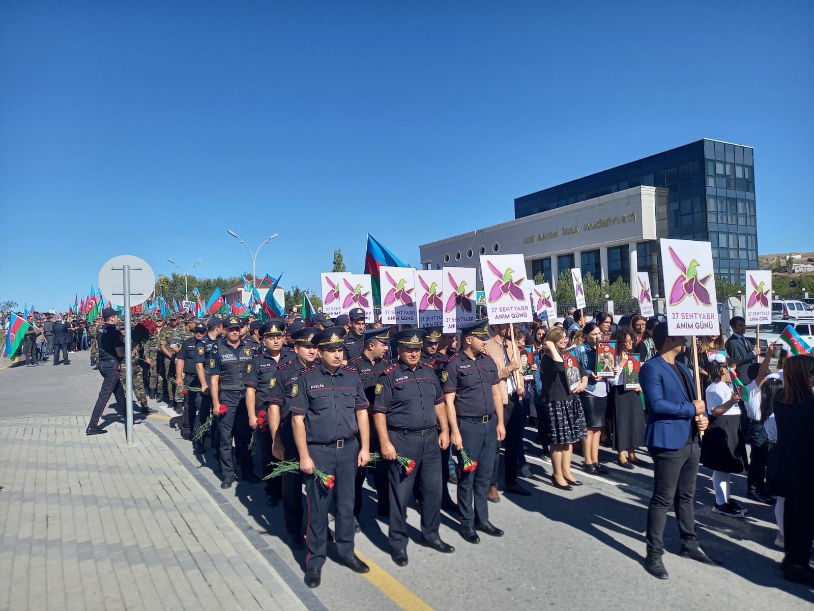 Azərbaycan polisi şəhidləri yad etdi-FOTOLAR