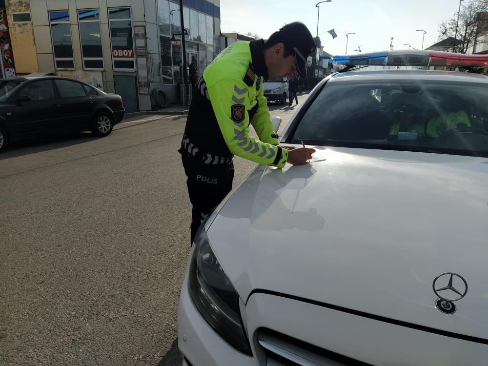 Yol polisi dayanma-durma və parklanma qaydalarını pozan sürücülərə qarşı növbəti tədbir keçirdi