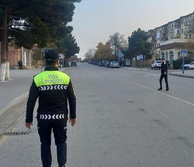 Siyəzəndə yol polisi əməkdaşları təhlükəsizlik tədbiri keçiriblər