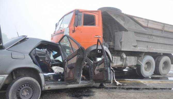 Bakıda ŞOK hadisə: Dostları ilə halallaşıb maşını”Kamaz”ın altına sürdü- VİDEO