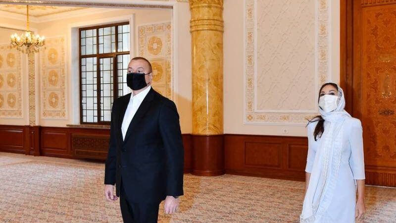 Prezidentlə xanımı “Fatimeyi Zəhra” məscidində – FOTO