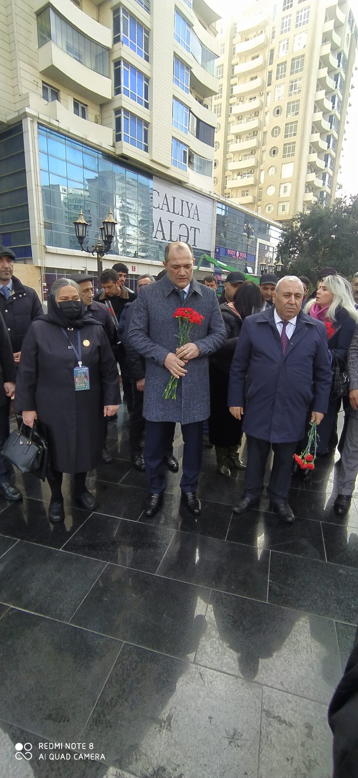 Milli Cəbhə Partiyasının sədri Milliət Vəkili Razi Nurullayev “Ana harayı” abidəsini ziyarət etdi.