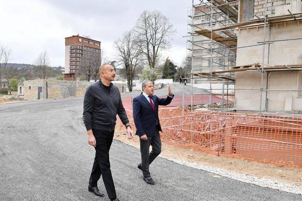 Prezident Şuşada inzibati binanın əsaslı təmiri ilə tanış oldu – FOTO