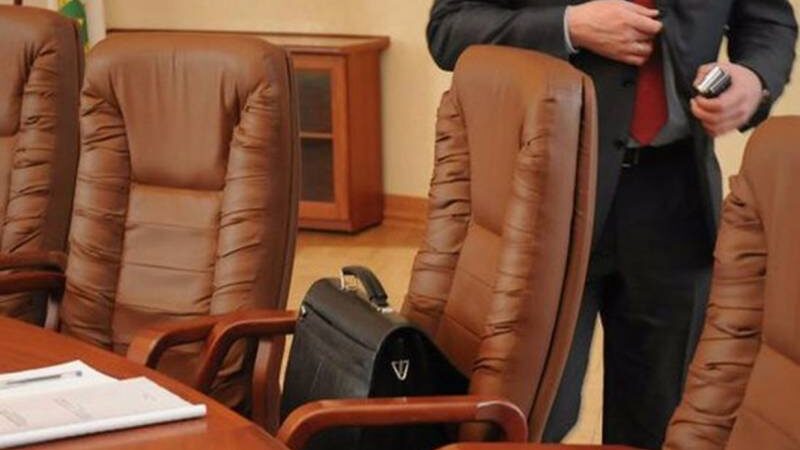 Azərbaycanda bu şəxslər işdən çıxarılır