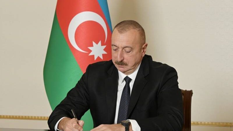 Prezident bu məşhur şəxsi təltif etdi – SƏRƏNCAM (FOTO)