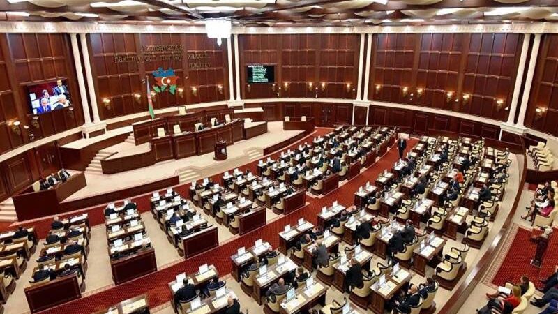 Deputatlar bu gün də toplaşır