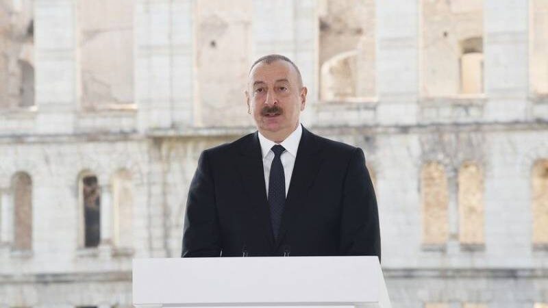Prezident jurnalistləri təbrik ETDİ