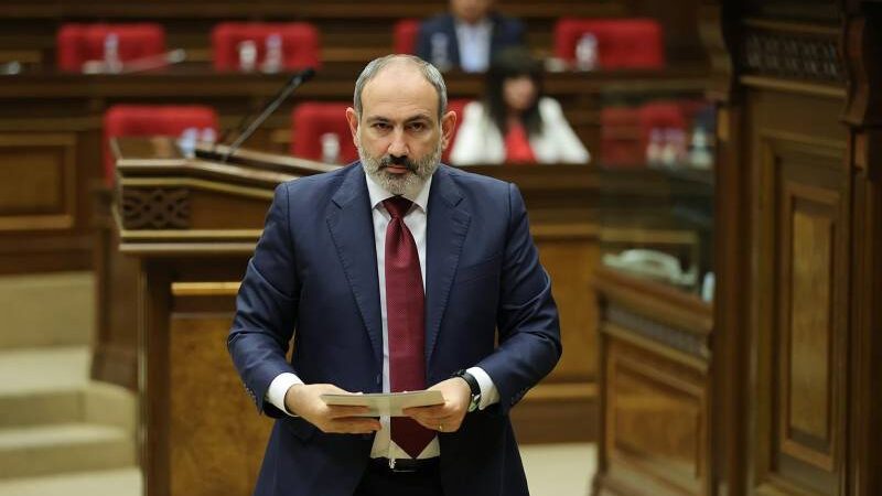 “Bakı məndən bunu tələb edir…” – Paşinyan parlamentdə danışdı