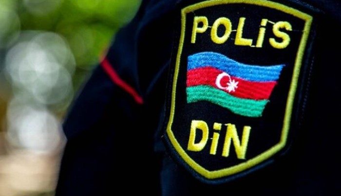 Azərbaycanda polislərə zor tətbiq edildi: Biri bıçaqlandı