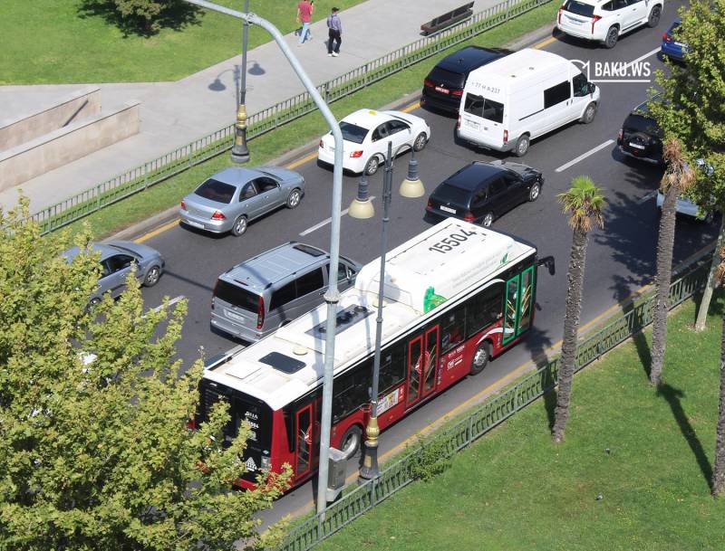 Bakıda sıxlıq olan yollar – SİYAHI