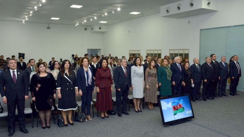 Komitə  sədri Hicran Hüseynovaya  “Altın Kadın” mükafatı təqdim edildi