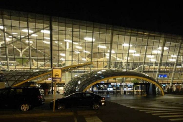 Bakı aeroportunda DƏHŞƏT: Qayınata yeznəsini baltaladı