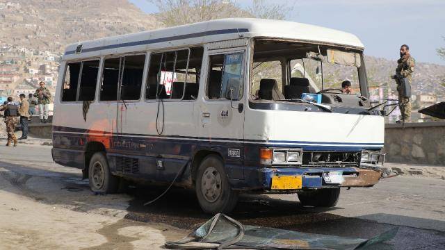 Əfqanıstanda avtobusa bombalı hücum – Ölü və yaralılar var