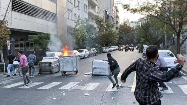 İran əxlaq polisinin ləğv edilməsi ilə bağlı iddiaları rədd etdi