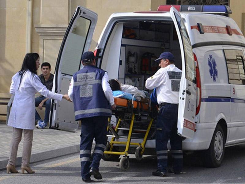 Ər arvadının başını, özününsə damarını kəsib öldürdü – Bakıda DƏHŞƏT