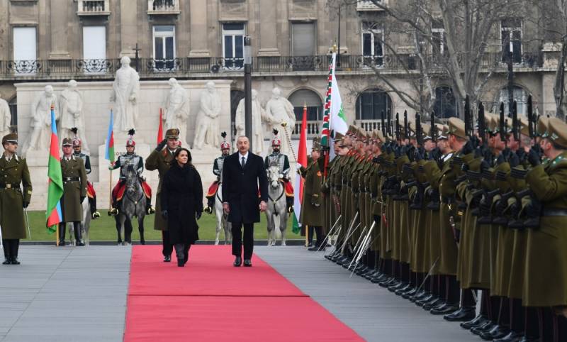 Budapeştdə İlham Əliyevin rəsmi qarşılanma mərasimi oldu