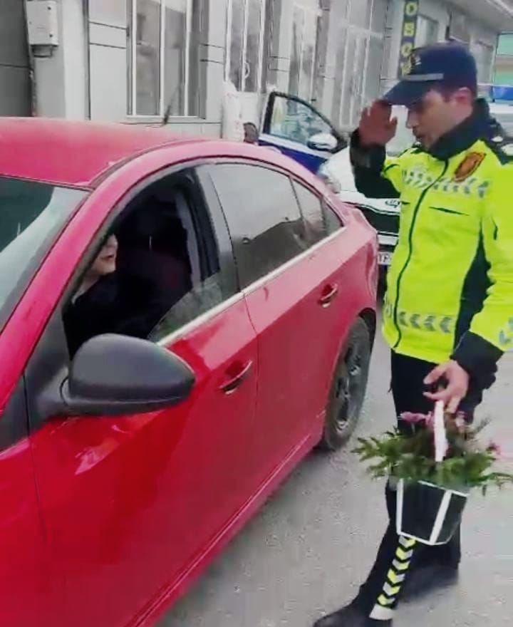 Xaçmazda Yol Polisləri xanım sürücüləri təbrik etdilər