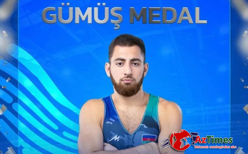 Güləşçimiz dünya çempionatında gümüş medal qazandı