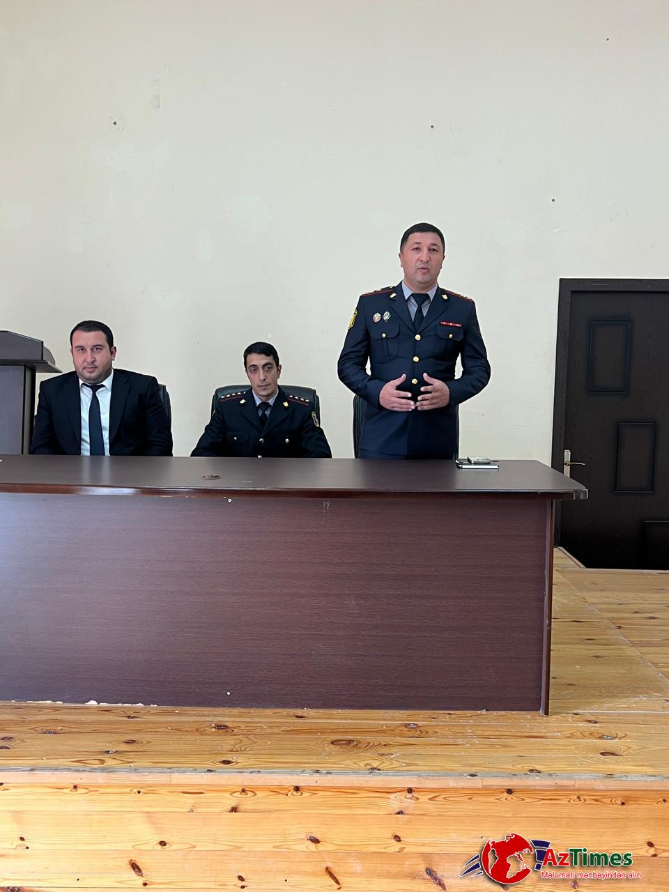 Quba polisi valideyn himayəsindən məhrum olmuş məktəblilərlə görüşüb