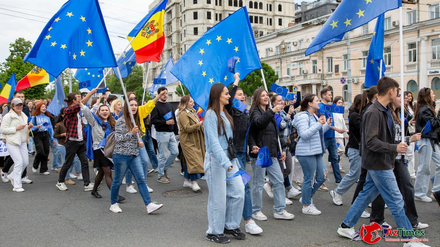 Referendum cəmiyyəti ikiyə bölüb: Qərb Moldovada “Ukrayna ssenarisi”ni təkrarlayır?