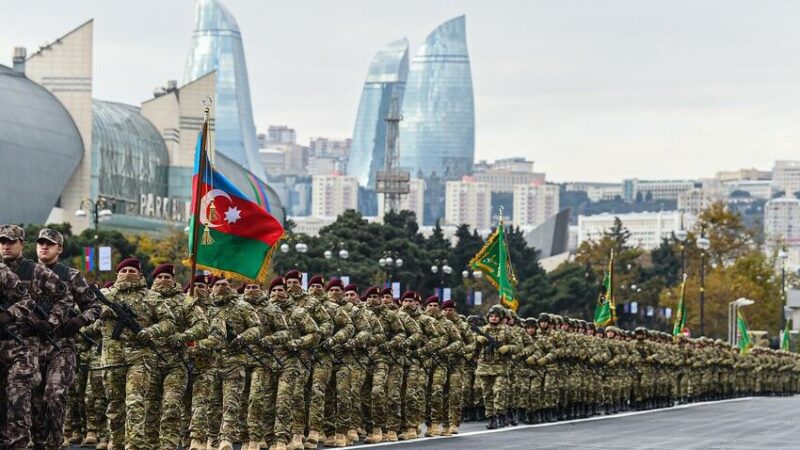 Hərbi formanı qanunsuz daşıyanları 1000 manatadək cərimə gözləyir