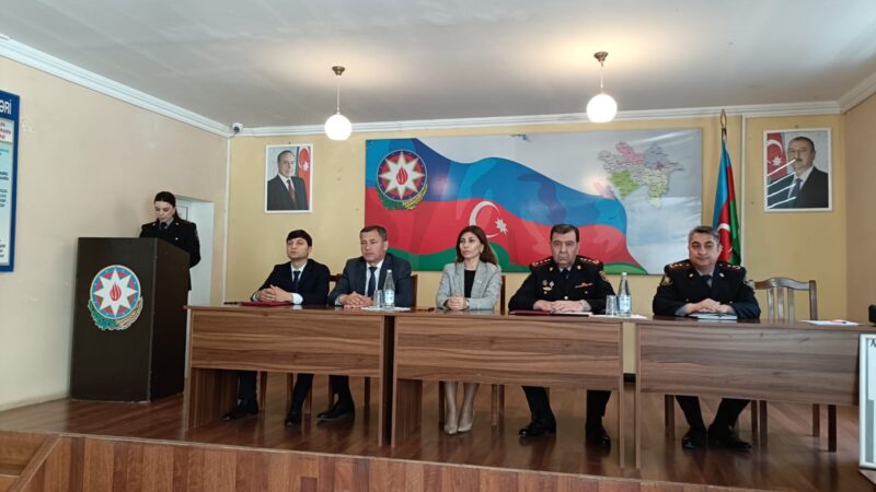 Şabranda polis məktəblilərlə görüşüb