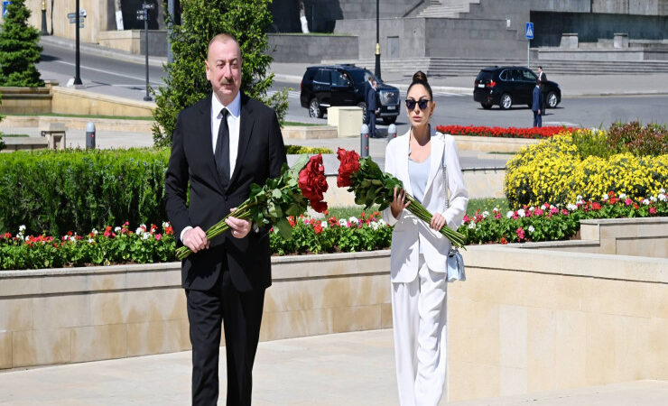 Prezident və xanımı İkinci Dünya Müharibəsində həlak olan azərbaycanlıların xatirəsini anıblar