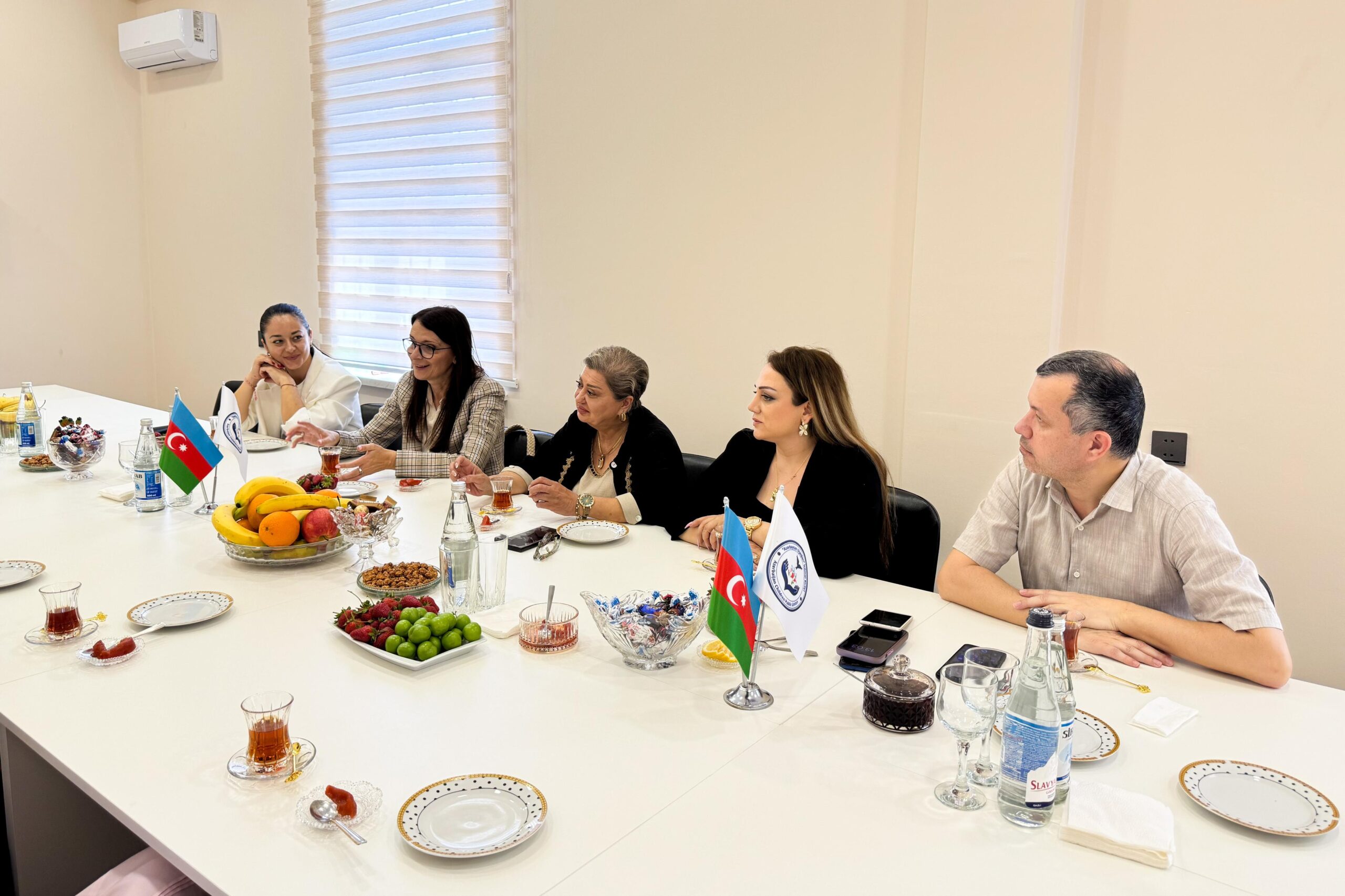 Səfir xanımları sığınacaqdakı şəraitlə tanış oldular