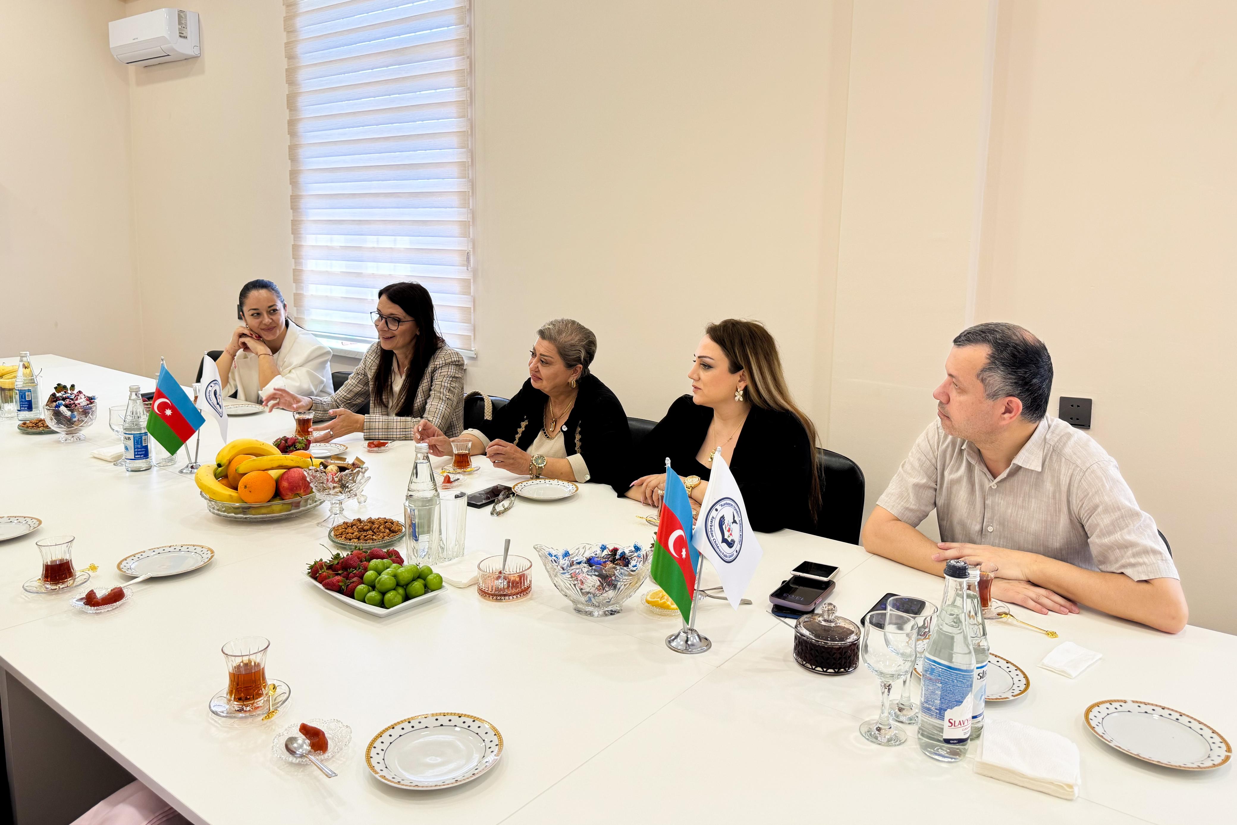 Səfir xanımları sığınacaqdakı şəraitlə tanış oldular