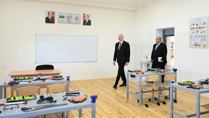 İlham Əliyev Kəngərli kənd tam orta məktəbinin binasının açılışında iştirak etdi