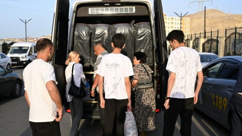 Laçının Bəylik kəndinə növbəti köç karvanı yola salındı