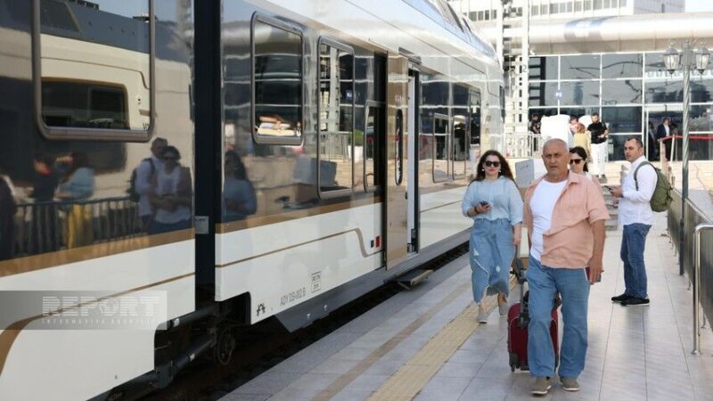Bakı-Qazax sürətli sərnişin qatarı istifadəyə verildi