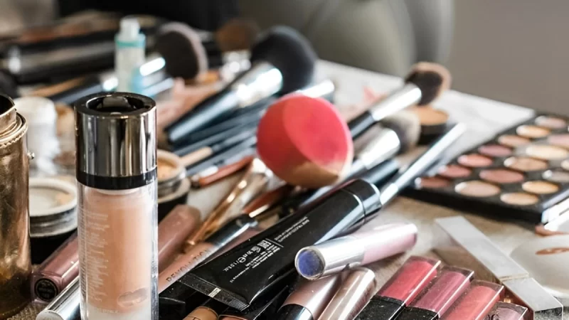 Kosmetik vasitələrin dəhşətli fəsadları üzə çıxdı: Mütəxəssisdən XƏBƏRDARLIQ