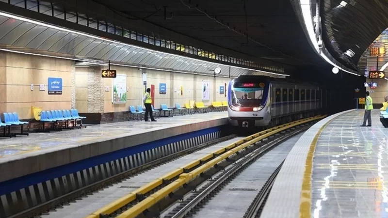 Tehran metrosu hazırda sığınacaq kimi istifadə olunur